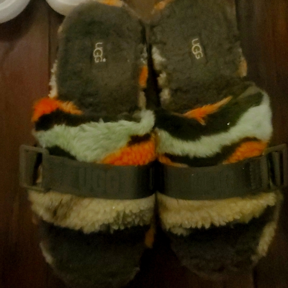 Uggs sandals